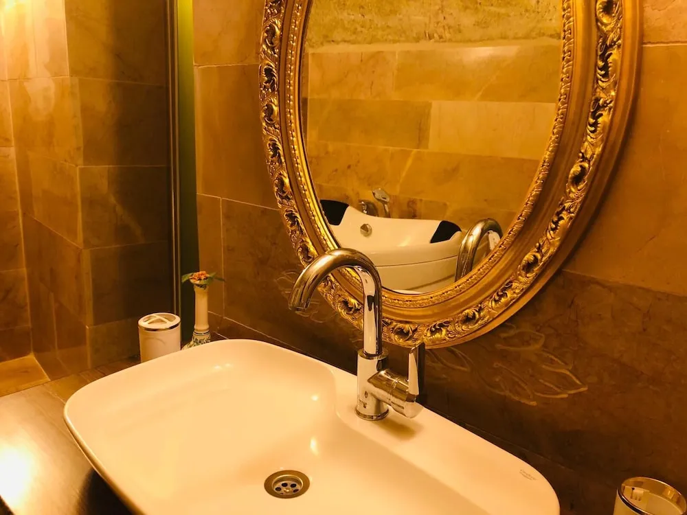 Luxury Tek Büyük Yataklı Oda, 1 Çift Kişilik Yatak, Sıcak Su Küveti