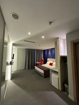 Holiday Inn Express İstanbul Altunizade, bir IHG oteli