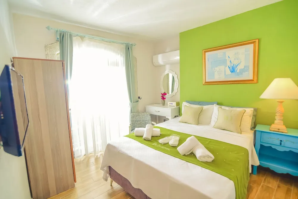 Comfort Tek Büyük Yataklı Oda