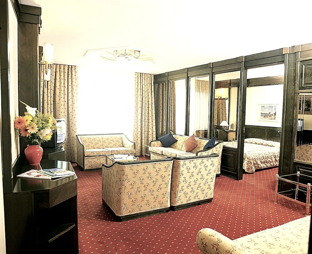 Royal Suit Room (Sea View- Old City View)