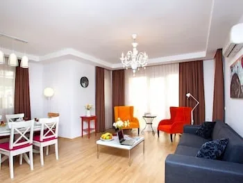 The Room Hotel & Apartments