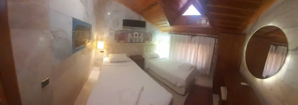 Economy Tek Büyük veya İki Ayrı Yataklı Oda