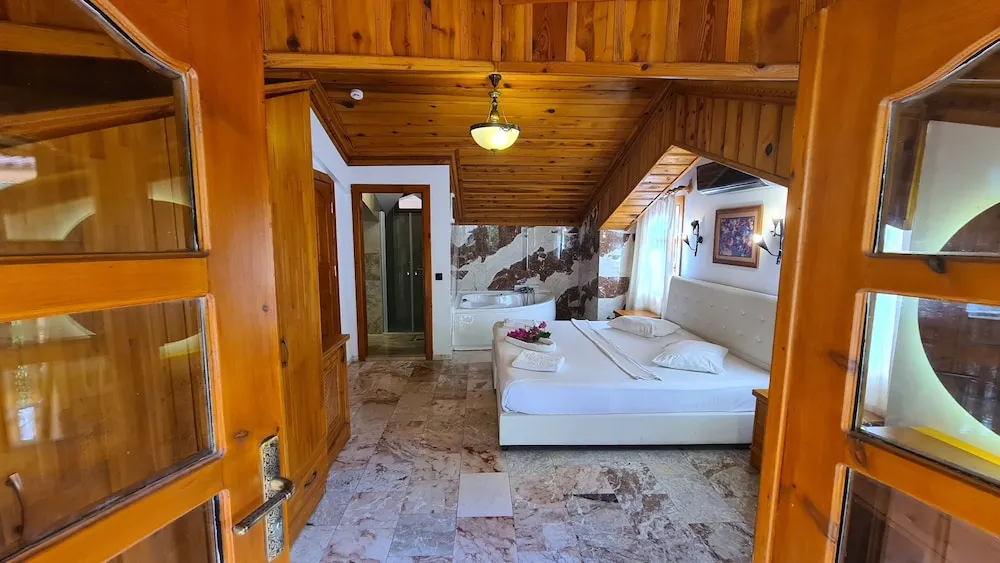 Deluxe Tek Büyük Yataklı Oda