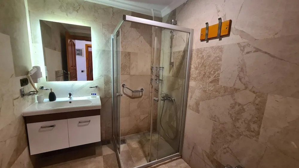Standard Tek Büyük veya İki Ayrı Yataklı Oda, Bahçe Manzaralı