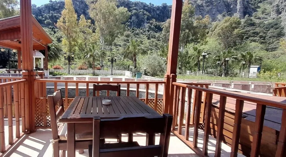 Standard Tek Büyük veya İki Ayrı Yataklı Oda, Bahçe Manzaralı