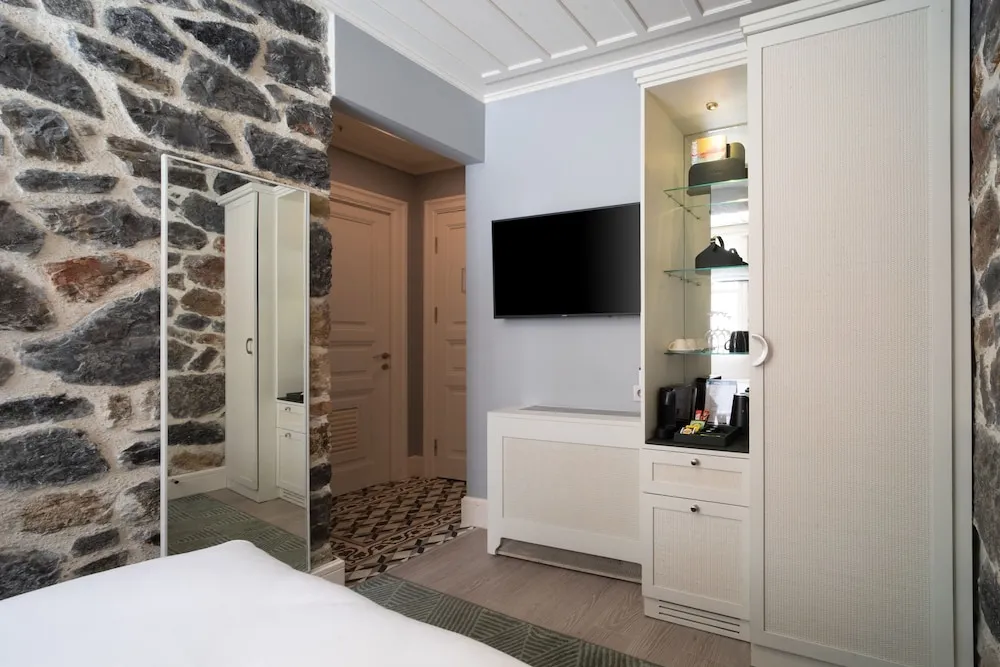 Superior Room, Basement Floor