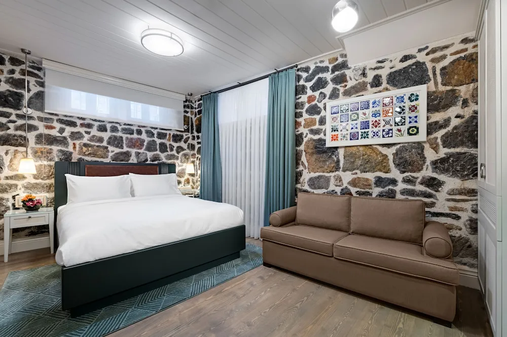 Superior Room, Basement Floor