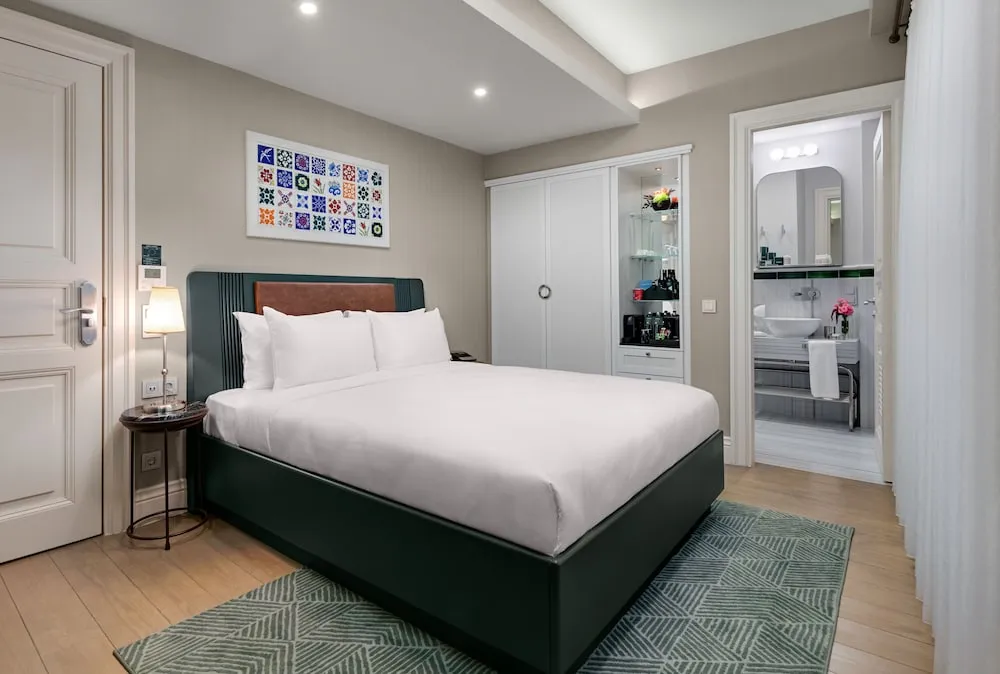 Superior Room, Basement Floor