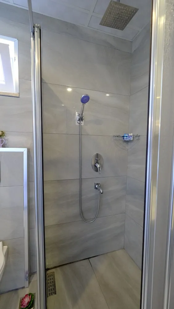 Deluxe Üç Kişilik Oda (3 People)