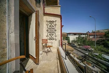 Aysel Inn House