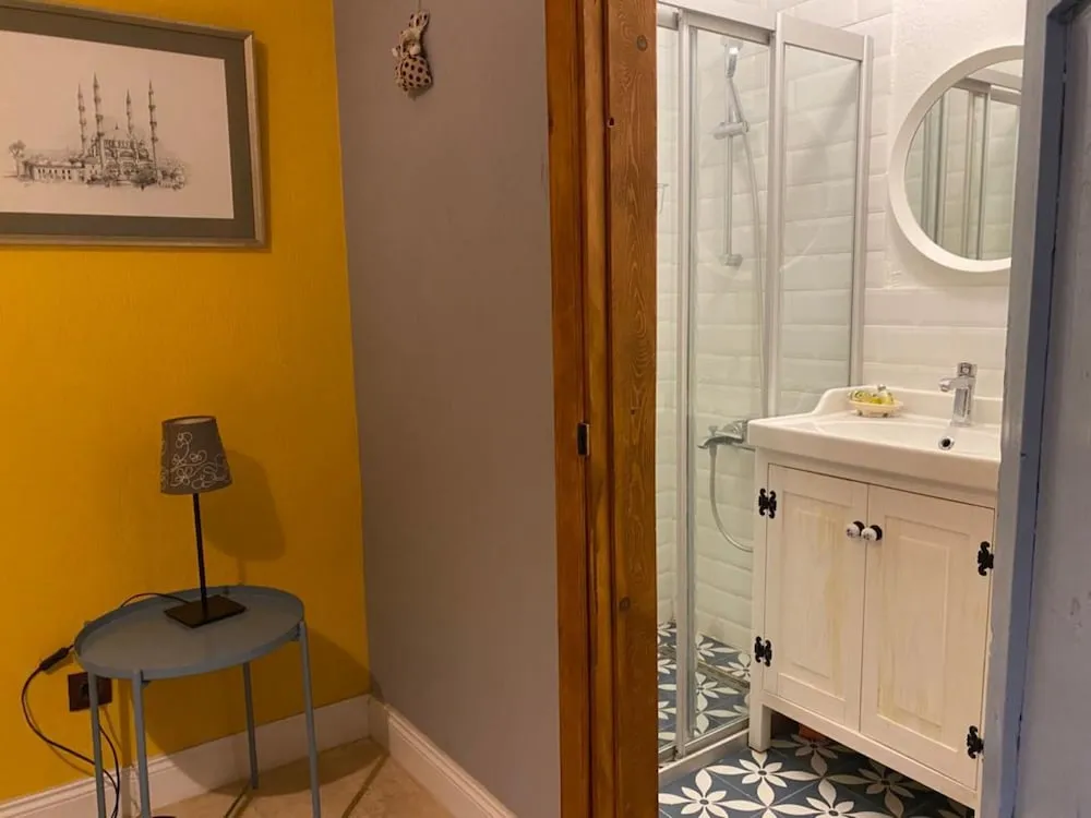 Courtyard Room