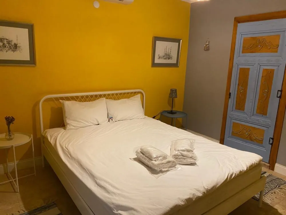 Courtyard Room