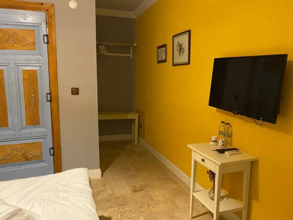 Courtyard Room