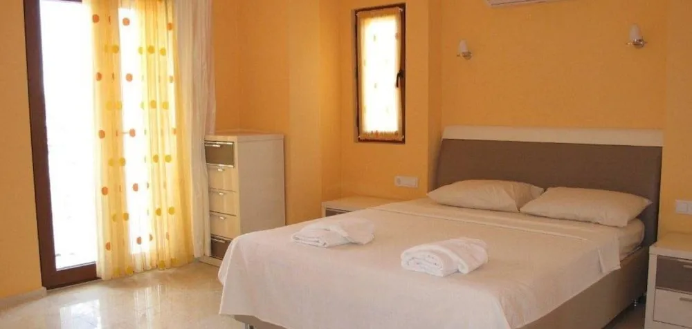 Villa, 4 Yatak Odası, Havuz Manzaralı