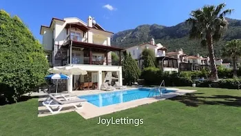 Villa FT01 by JoyLettings