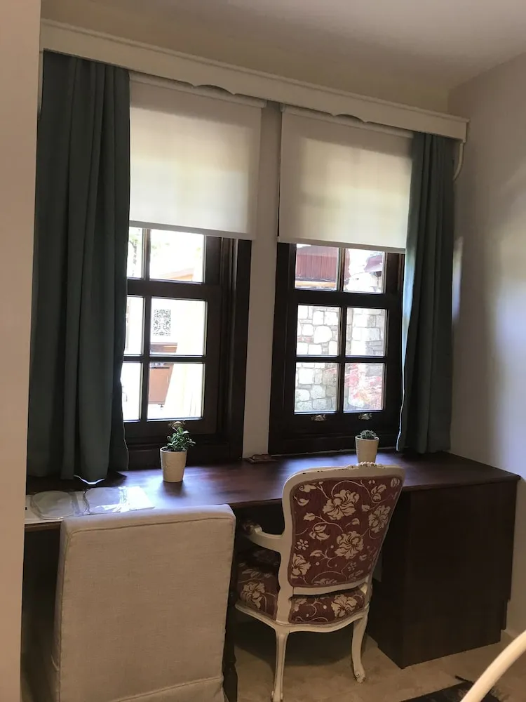 Deluxe Tek Büyük Yataklı Oda, 1 Büyük (Queen) Boy Yatak, Sigara İçilmez, Avlu Manzaralı