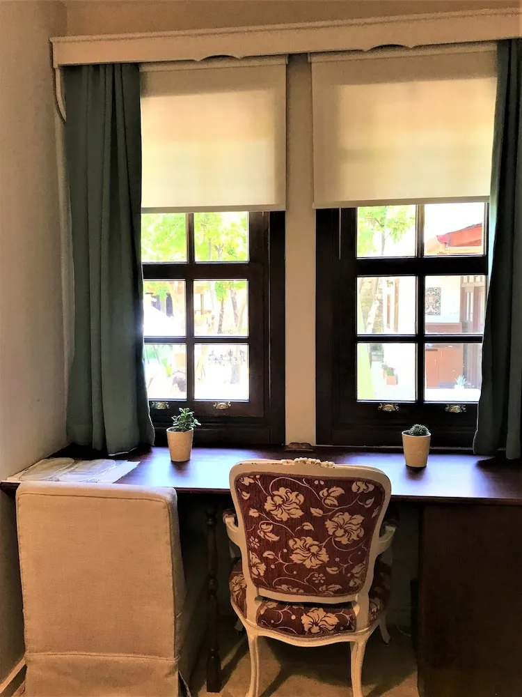 Deluxe Tek Büyük Yataklı Oda, 1 Büyük (Queen) Boy Yatak, Sigara İçilmez, Avlu Manzaralı