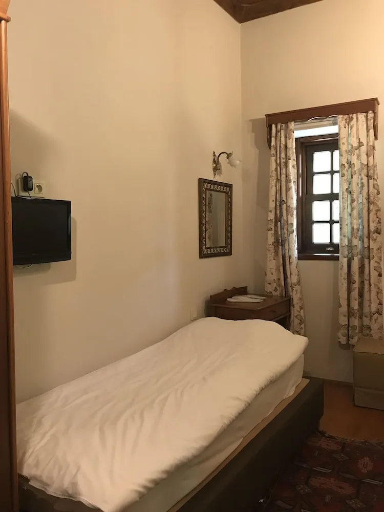 Standard Üç Kişilik Oda, Birden Çok Yatak, Sigara İçilmez, Avlu Manzaralı