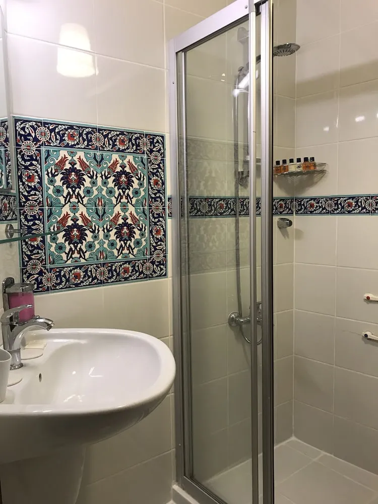 Standard Üç Kişilik Oda, Birden Çok Yatak, Sigara İçilmez, Avlu Manzaralı