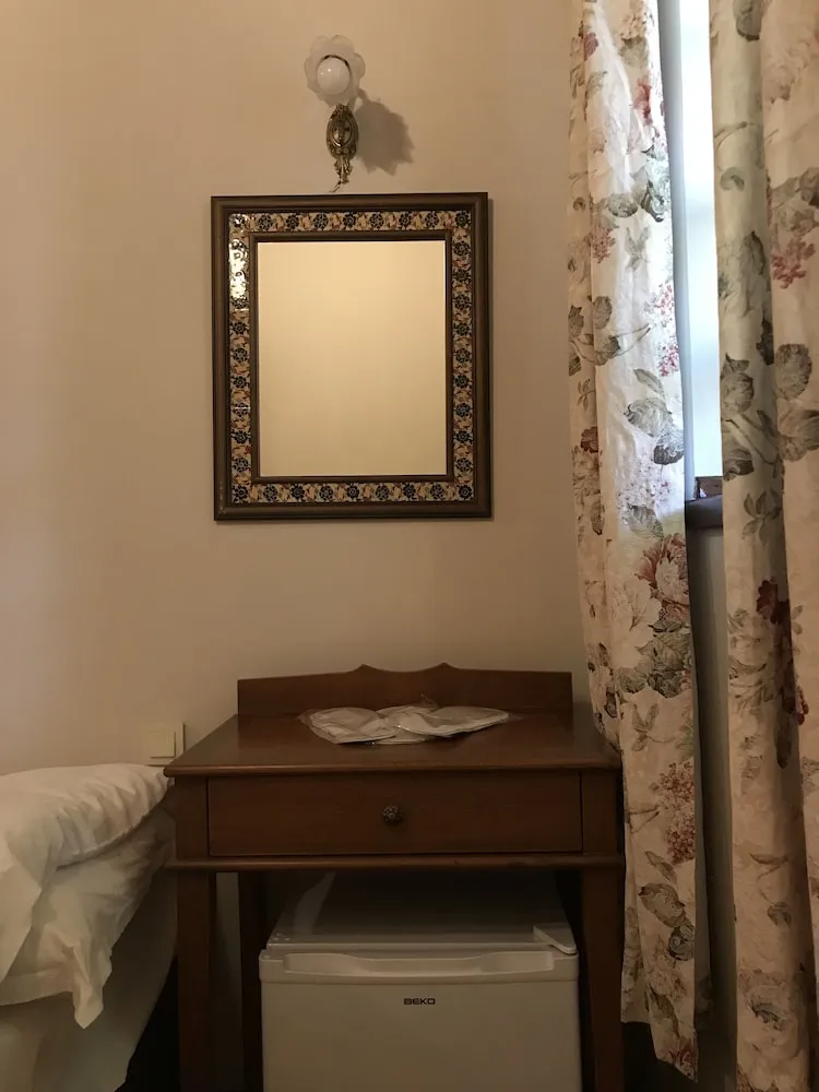 Standard Üç Kişilik Oda, Birden Çok Yatak, Sigara İçilmez, Avlu Manzaralı