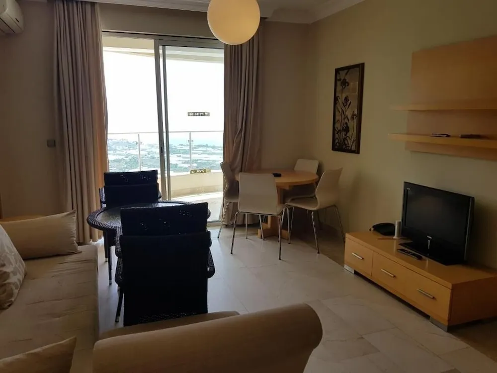 Apart Daire, Havuz Manzaralı