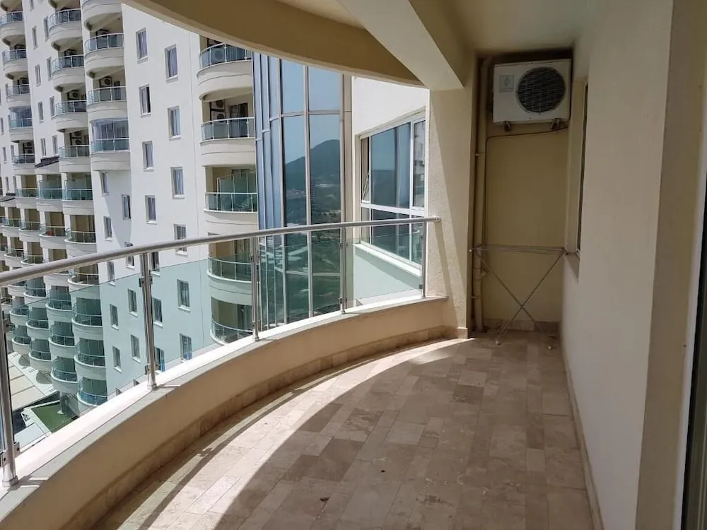 Apart Daire, Havuz Manzaralı