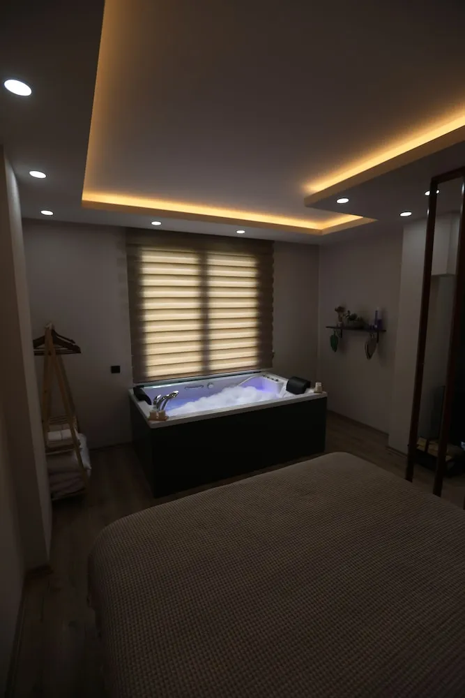 Comfort Tek Büyük Yataklı Oda
