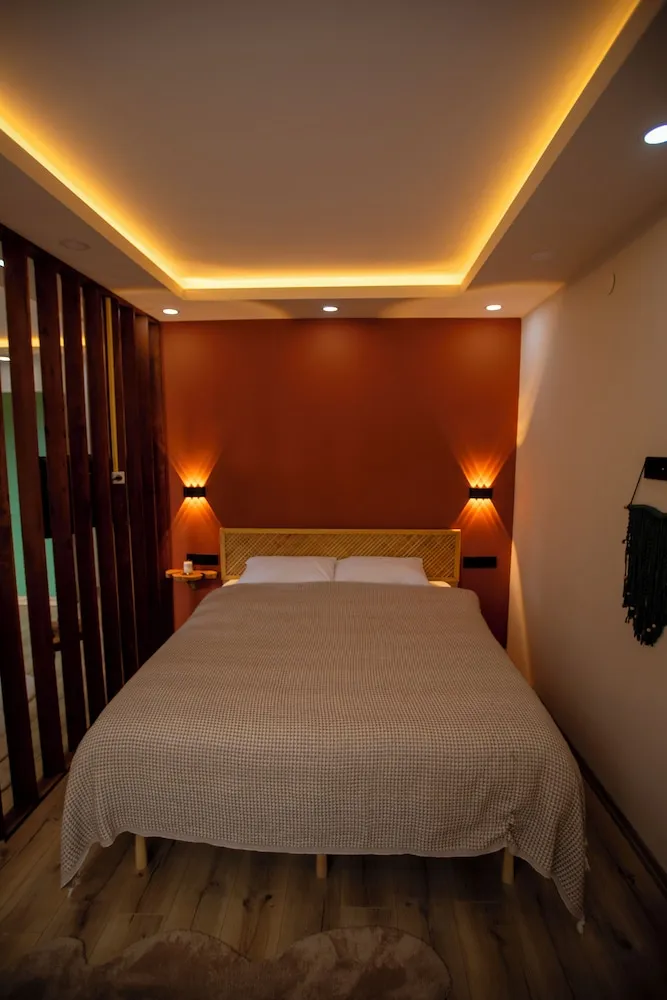 Comfort Tek Büyük Yataklı Oda
