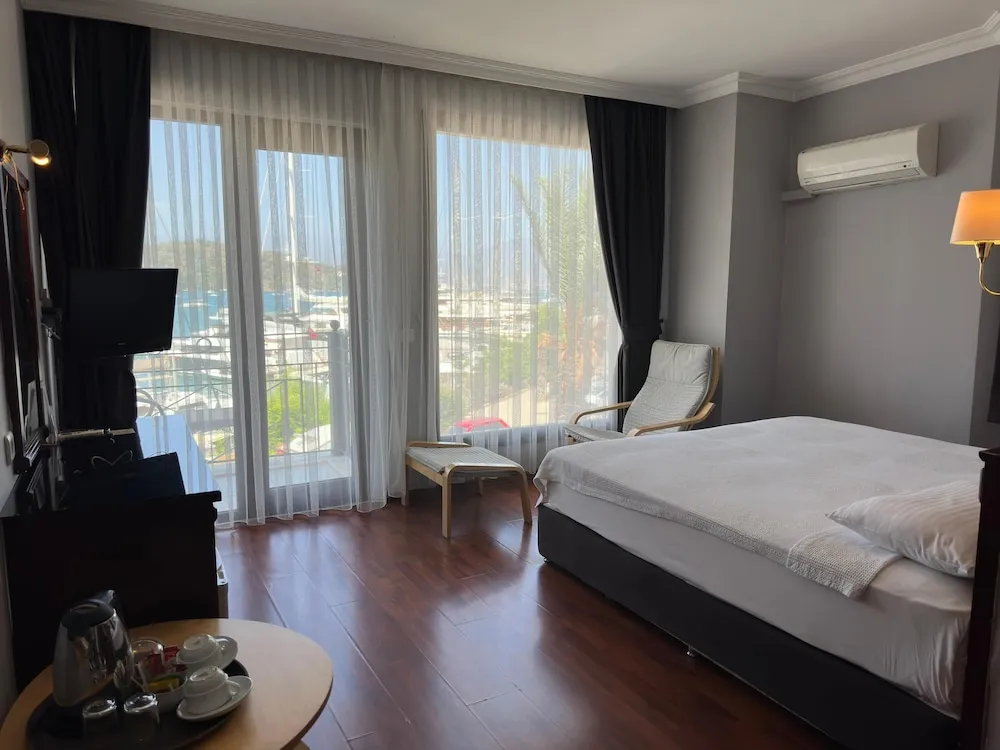Standard Tek Büyük veya İki Ayrı Yataklı Oda, Deniz Manzaralı