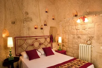 Hezen Cave Hotel