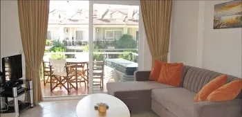Villa AQ14 by JoyLettings