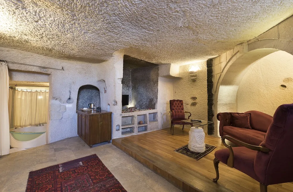 Deluxe Cave Suite