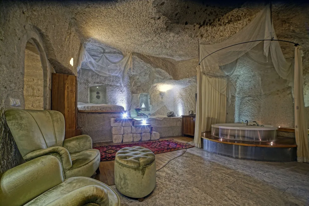 Deluxe Cave Suite