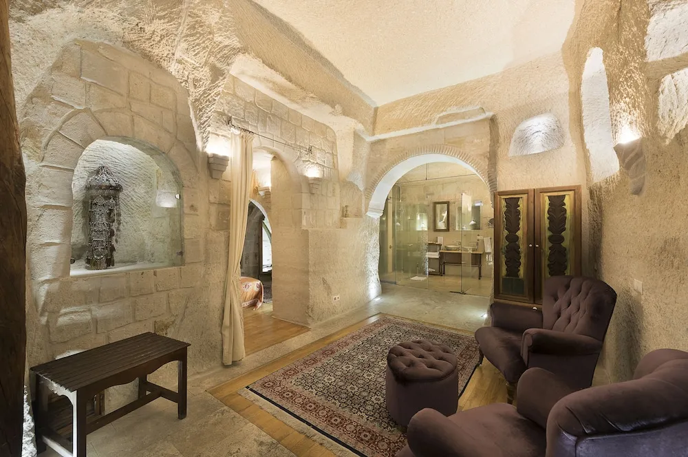 Deluxe Cave Suite