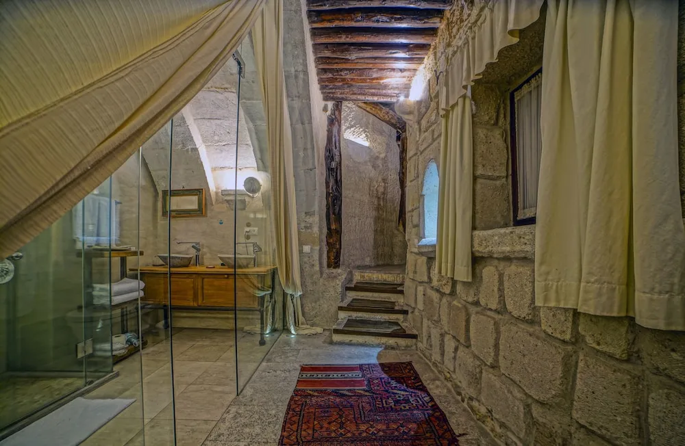 Cave Suite