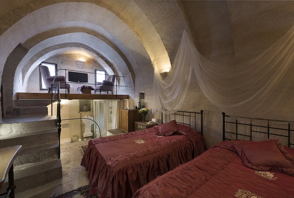 Cave Suite