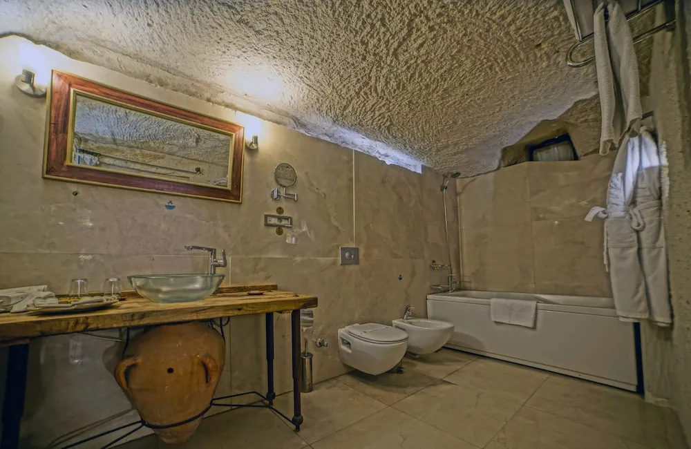 Cave Suite