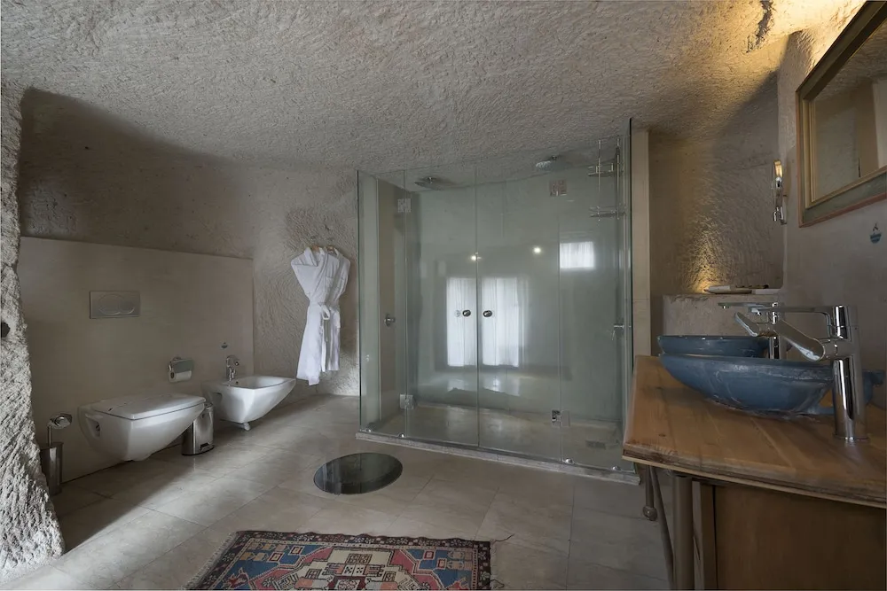 Cave Suite