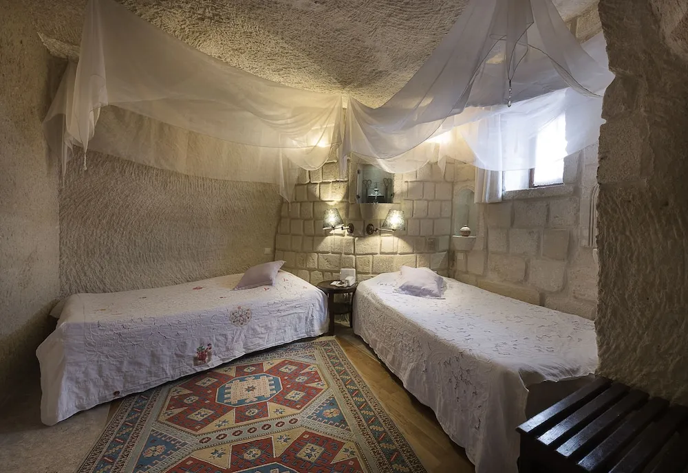 Cave Suite