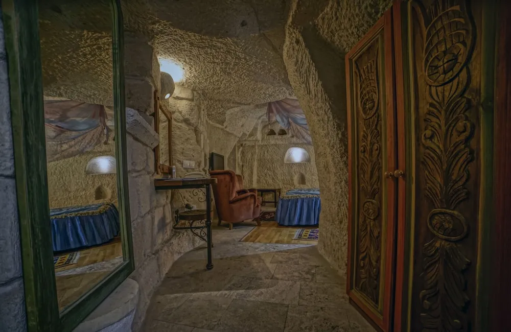 Cave Suite