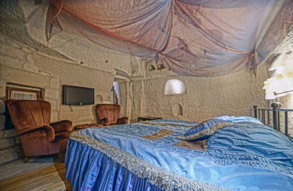 Cave Suite