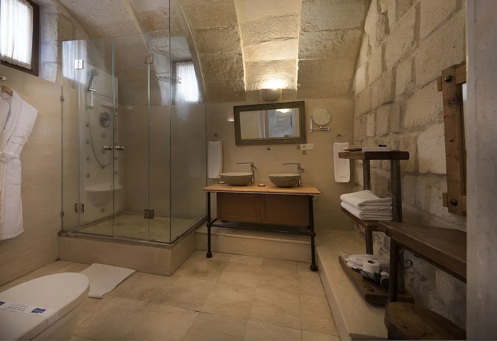 Cave Suite