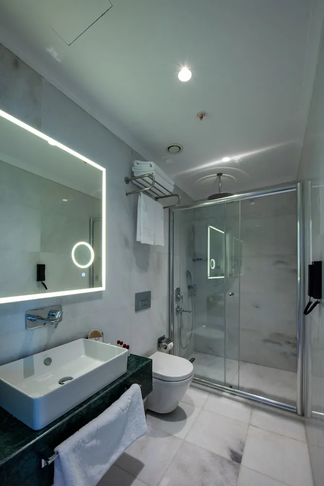 Deluxe Üç Kişilik Oda, Şehir Manzaralı