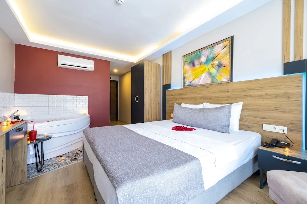 Deluxe Tek Büyük Yataklı Oda