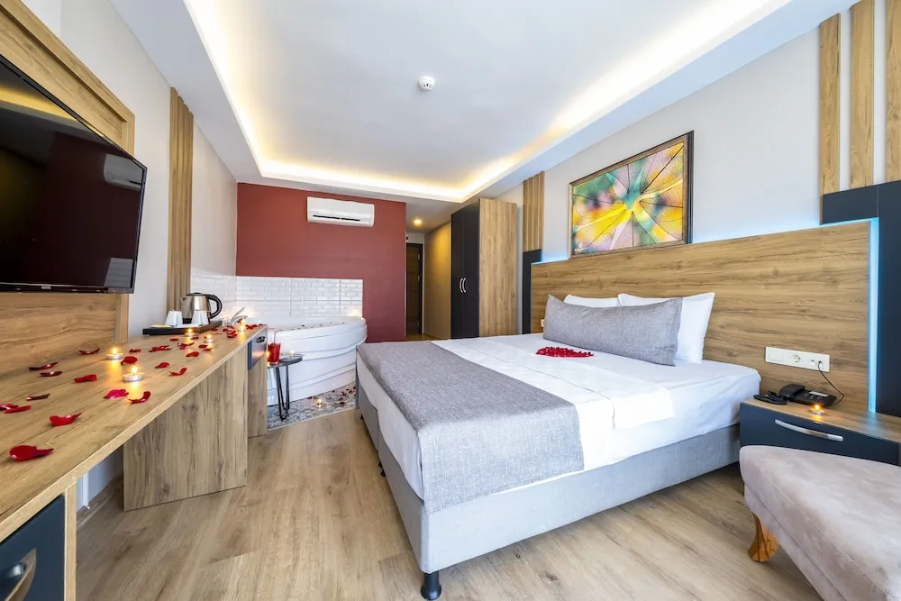 Deluxe Tek Büyük Yataklı Oda