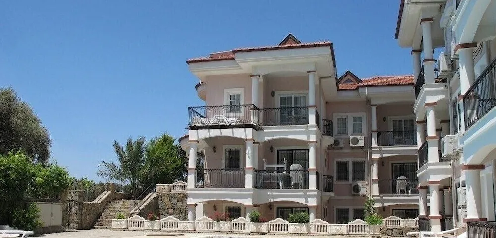 Konaklama yerinin ön cephesi