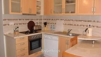 Villa LG12 by JoyLettings