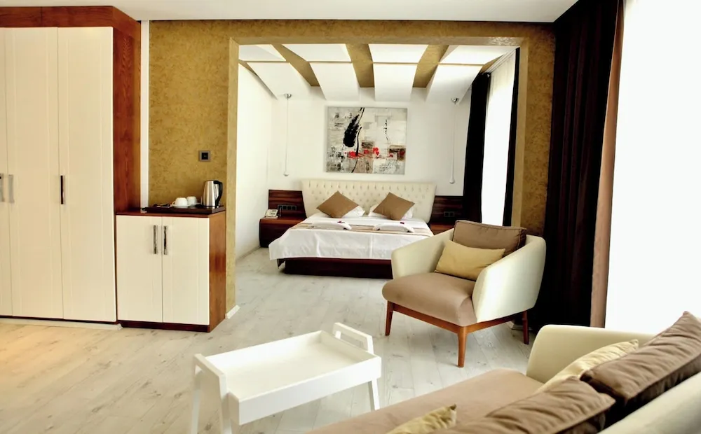 Deluxe Tek Büyük Yataklı Oda, Kısmi Deniz Manzaralı