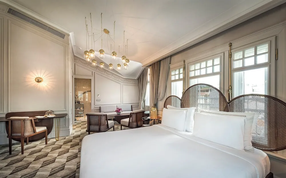 Landmark Penthouse Suite