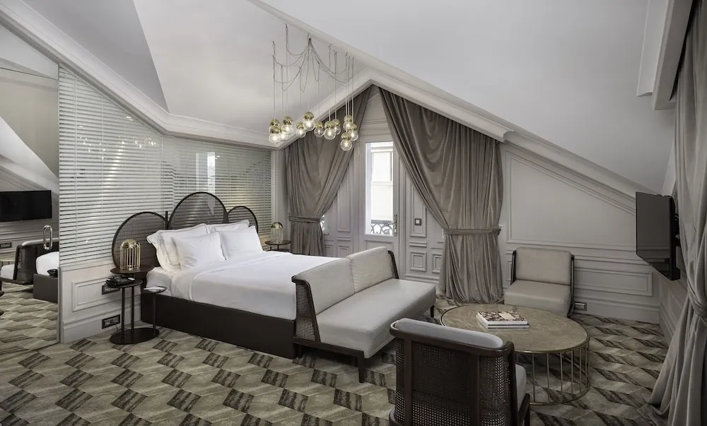 Chalet Penthouse Suite (Annex Building)